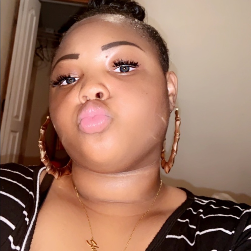 Meet your Posher, Shakierra